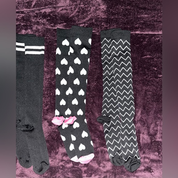 7 Pairs of Patterned Compression Socks - Picture 4 of 6